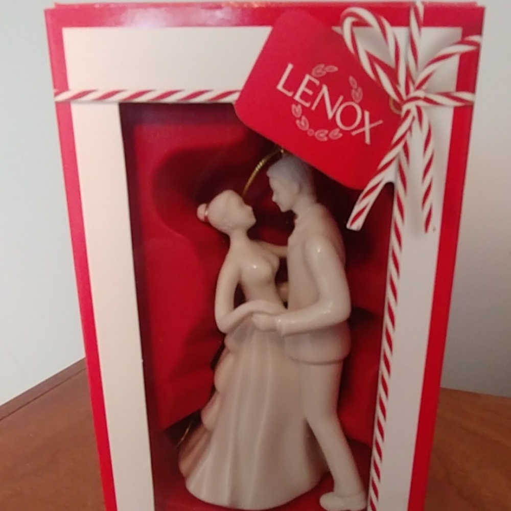 Lenox ornament or cake topper